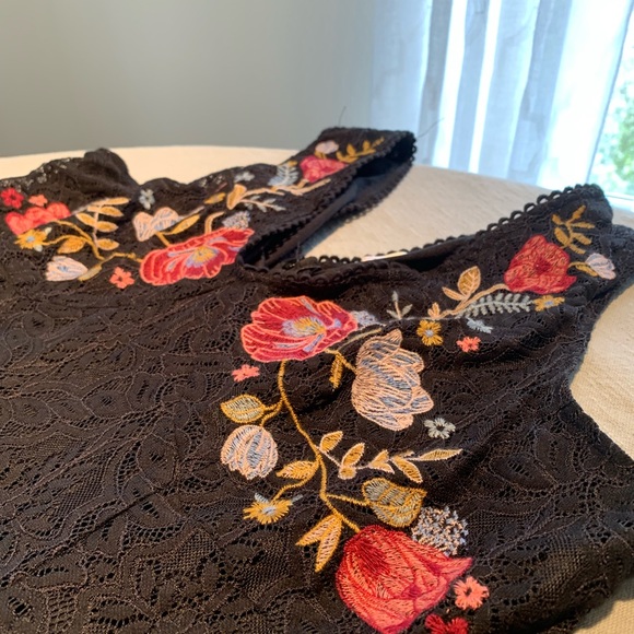 〰️ XHILARATION LACE FLORAL DRESS 〰️ - Picture 2 of 4